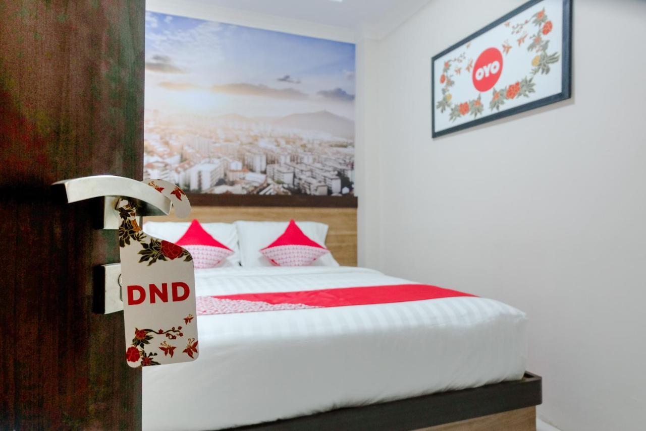 Noura Guest House Syariah Malang Exterior foto