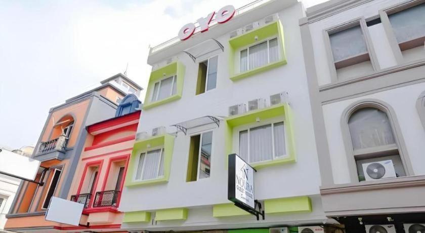 Noura Guest House Syariah Malang Exterior foto